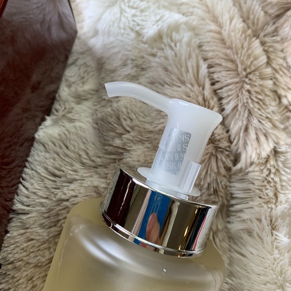 **Sold**BNIB SK-II Facial Treatment Essence 330ml - Picture 2 of 3